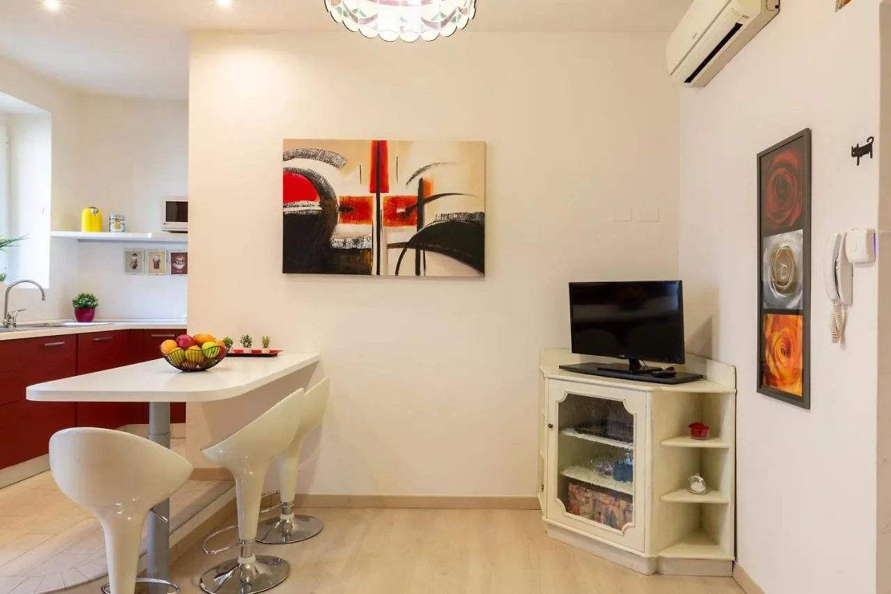Apartment Happy Stay - Naviglio Grande Milan Italy